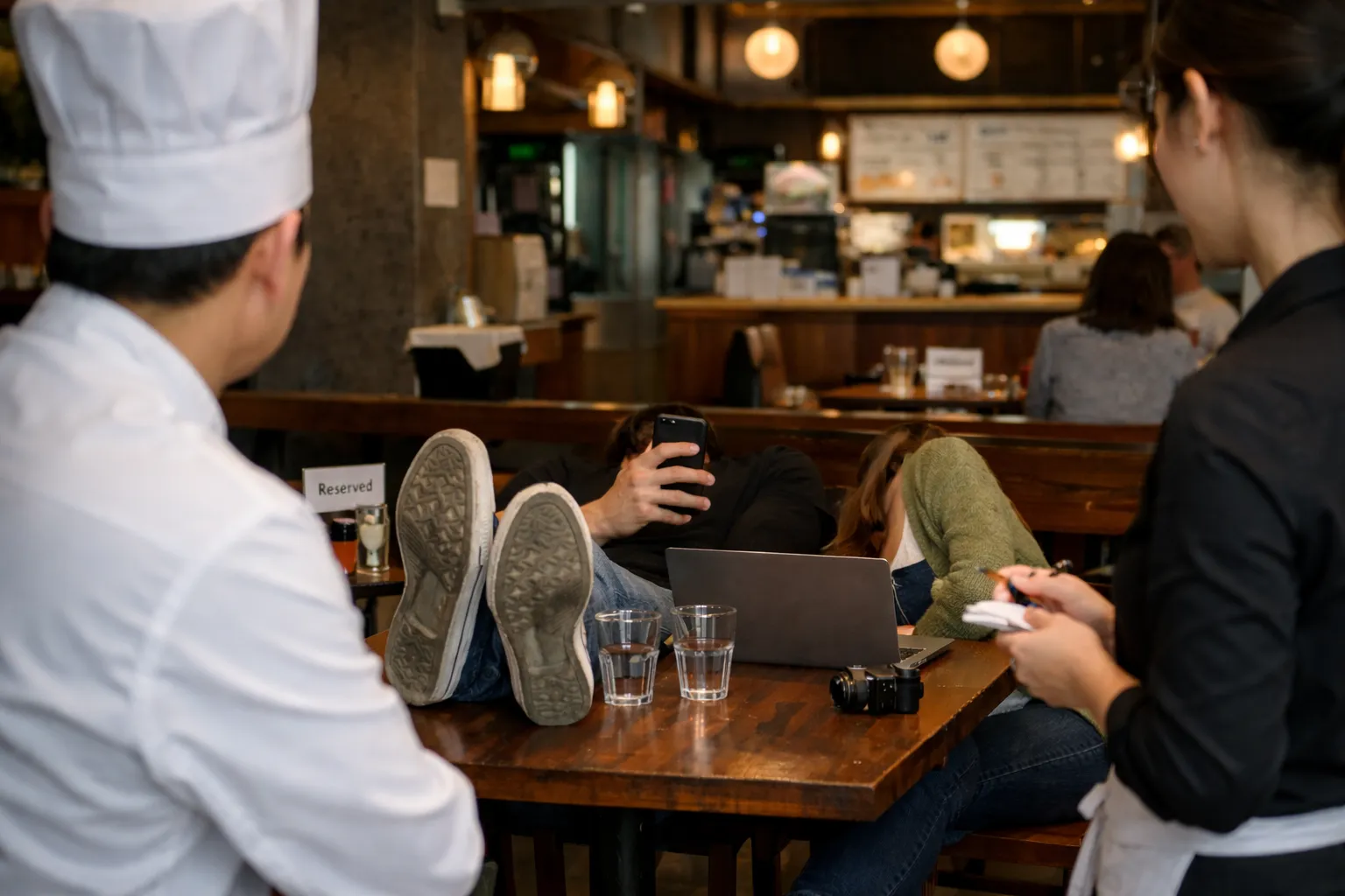 영업방해죄고소 매장난동 집단행동 소란 영업중단