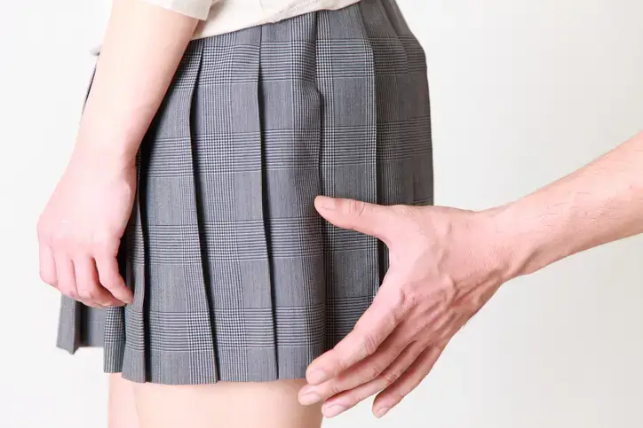 춘천형사변호사가 살펴본 공중장소밀집추행죄