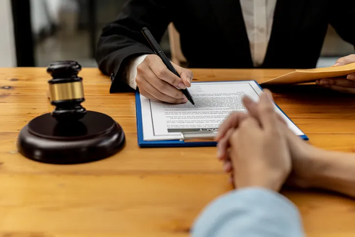 공연음란죄처벌 방어를 위한 변호 전략 수립